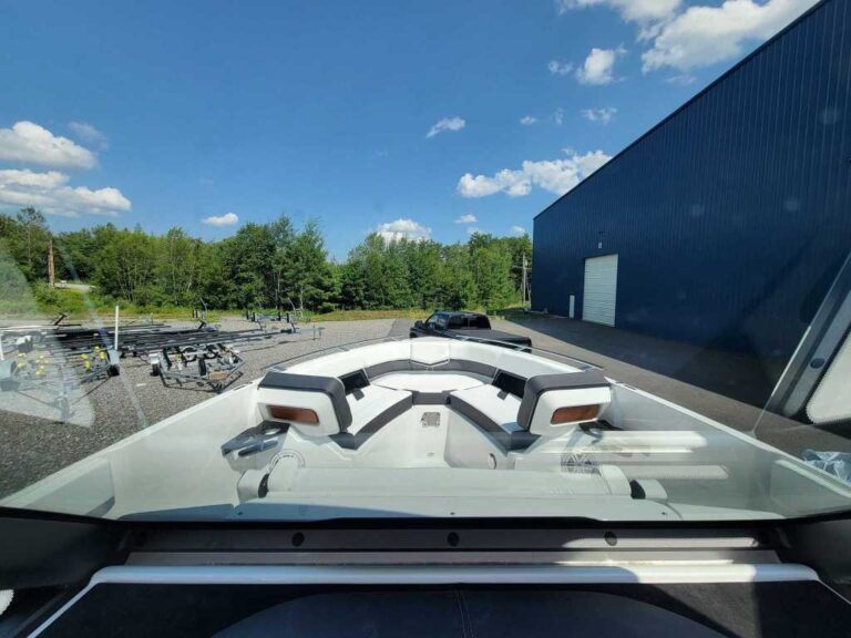 2026 Monterey Elite 27 Stern Drive US-RGFEA104F526 [photo 11]